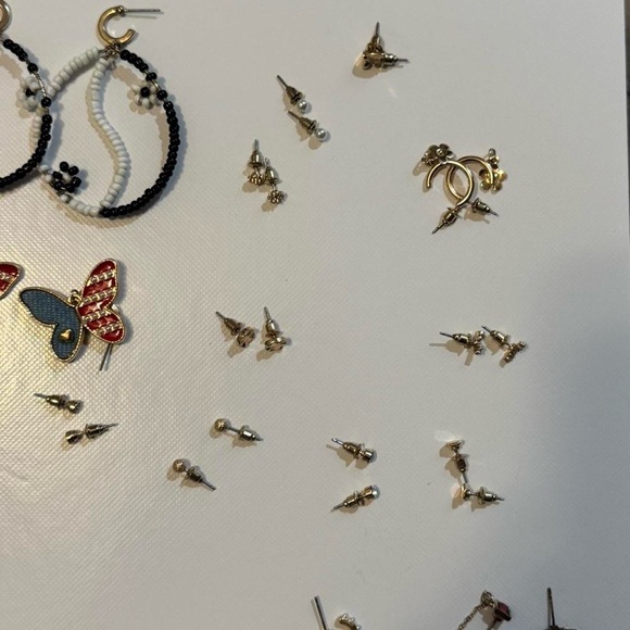 Earring bundle - Picture 2 of 3